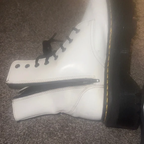 Dr. Marten - Picture 1 of 3